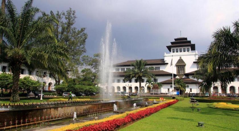 Hotel Unik Bandung Exterior photo